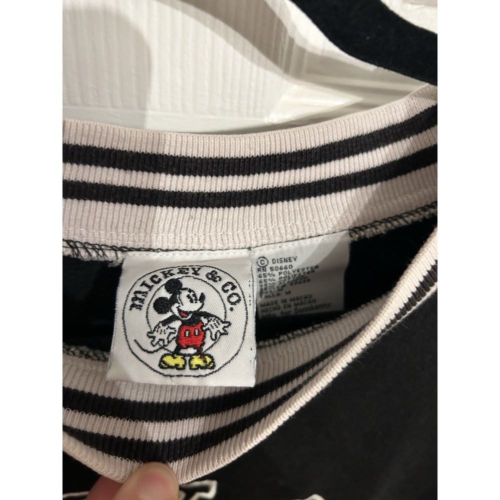 Vintage Disney Mickey & Co. Classic Crew Neck Sweatshirt Medium Embroidered 90s - Picture 11 of 15